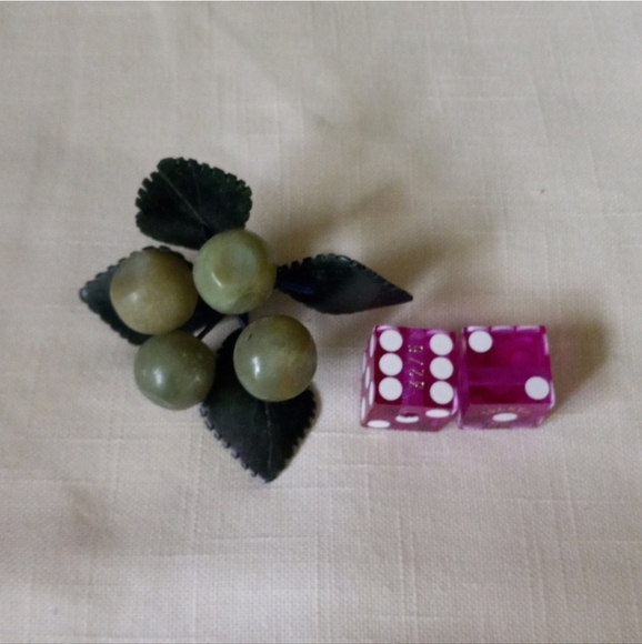 10 Green 💚 vintage jade and soapstone grape clusters - Picture 9 of 12